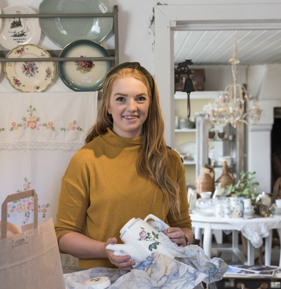 FESTLOKALE: Katrine drømmer om liv og røre på gården igjen. Hun har startet opp en liten gårdsbutikk, og drømmer om å sette i stand låven til festlokale. Familien har over 70 høner og selger også ferske gårdsegg. FESTLOKALE: Katrine drømmer om liv og røre på gården igjen. Hun har startet opp en liten gårdsbutikk, og drømmer om å sette i stand låven til festlokale. Familien har over 70 høner og selger også ferske gårdsegg.