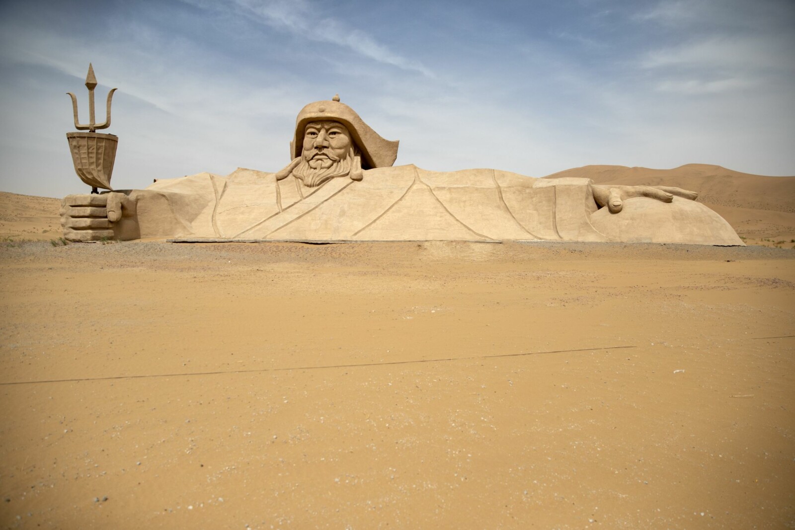 <b>DJENGIS KHAN:</b> Laget i sandfarget plastikk. Men det ser ganske bra ut på avstand.