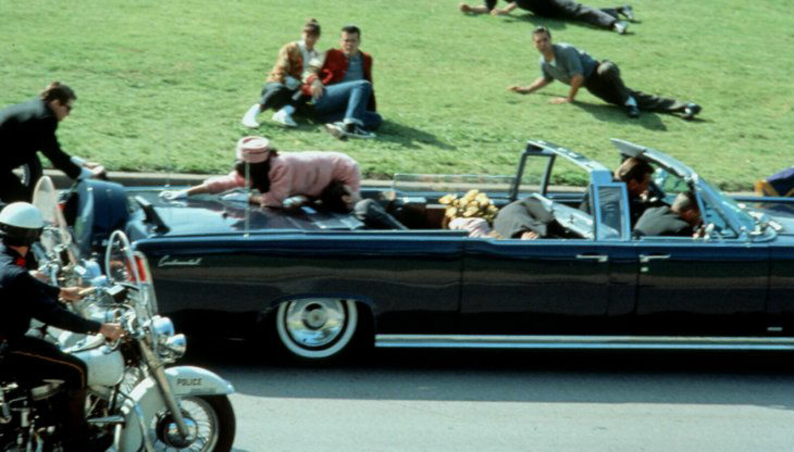 <b>KENNEDY BLIR SKUTT:</b> Krimreporteren satt hjemme i stuen og så på TV at vennen, president John F. Kennedy, ble skutt i Dallas i november 1963.