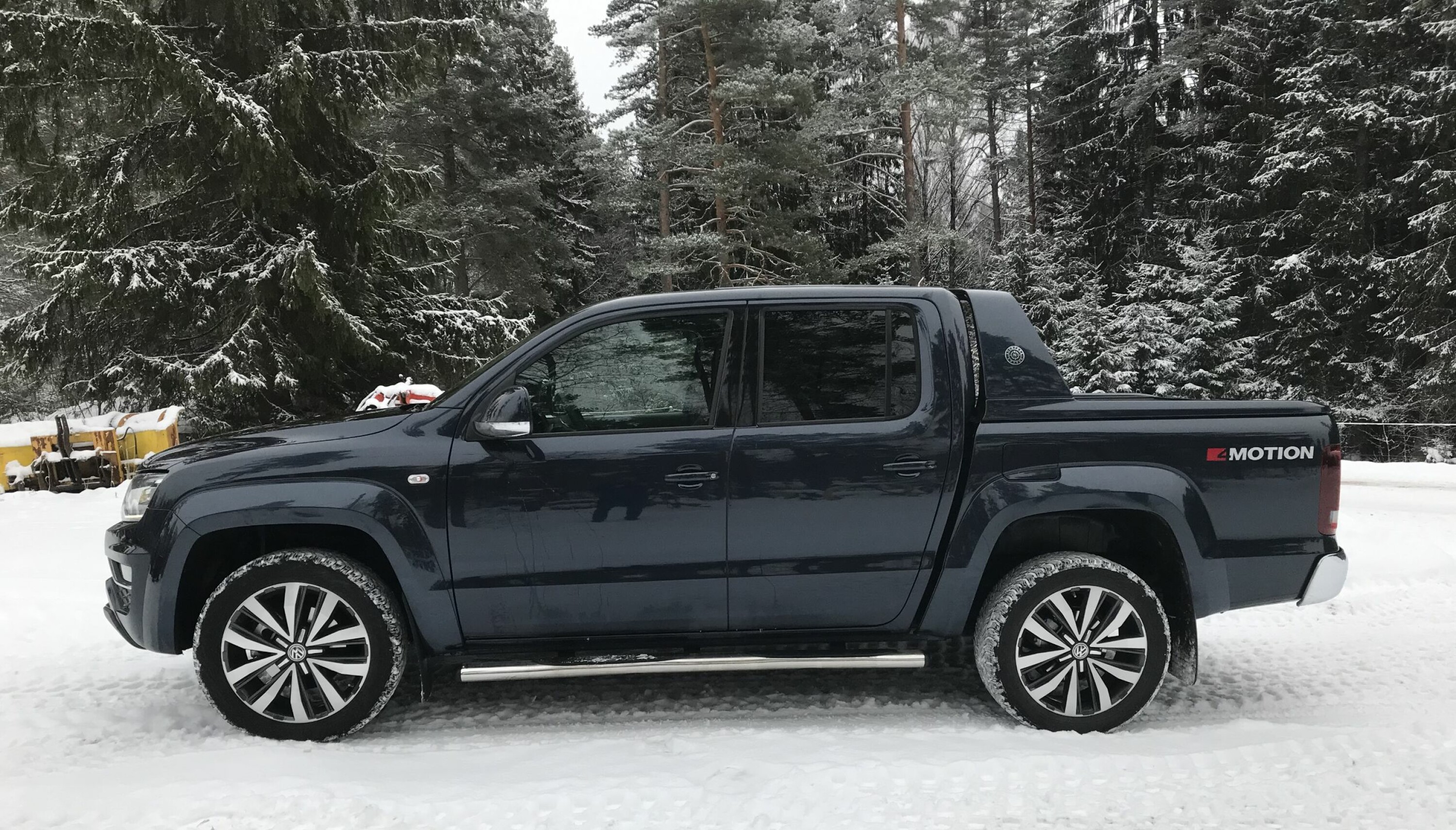 FAMILIEBIL: Bilen vi prøvekjørte hadde bakseter og kunne dermed vært en praktisk familiebil, men med hvite skilter er den fryktelig dyr.