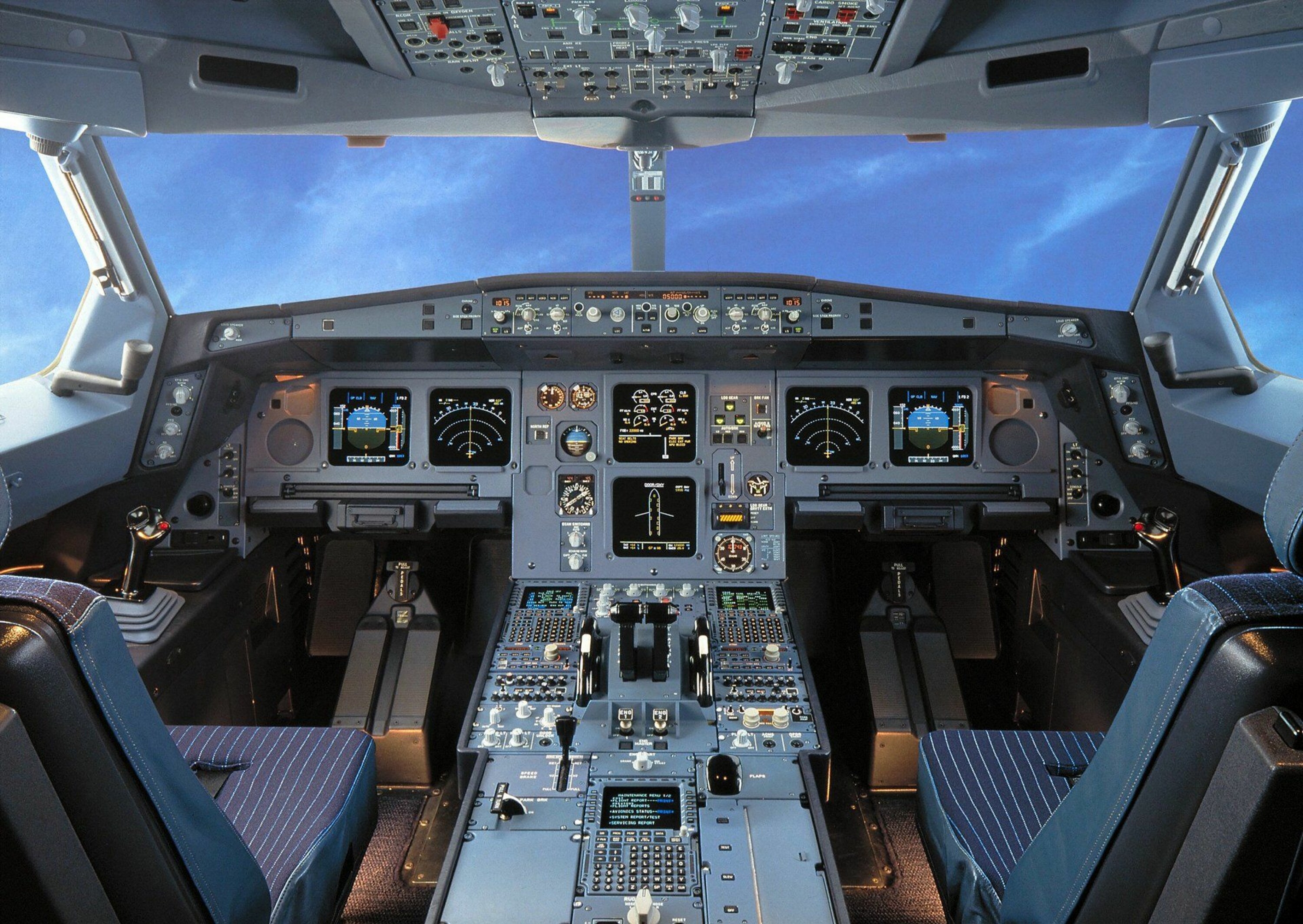 AUTOMATISERT: Cockpiten til A 330 er forenklet og automatisert for å hjelpe pilotene. Men det hjelper ikke hvis de ikke forstår hva elektronikken gjør.