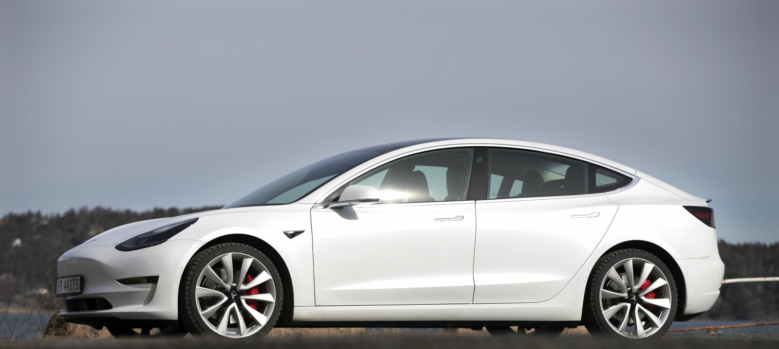 <b>LEKKER MODEL 3:</b> Ikke vanskelig å falle for utseendet til Tesla Model 3 Performance