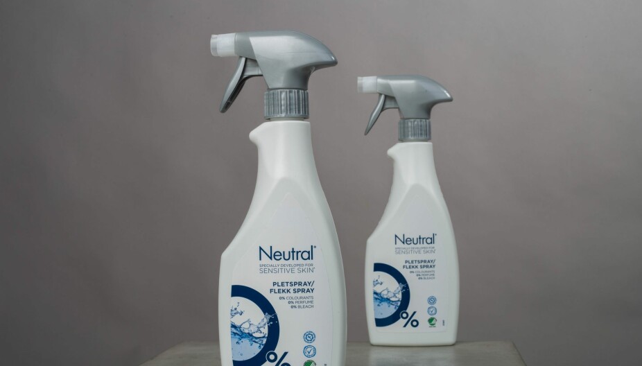 SVANEMERKET OG EFFEKTIV MOT FLEKKER: Ønsker du å bruke et flekkfjerningsmiddel og fjerne flekkene på en skånsom måte? Da bør du prøve Neutral Flekk spray for sensitiv hud. SVANEMERKET OG EFFEKTIV MOT FLEKKER: Ønsker du å bruke et flekkfjerningsmiddel og fjerne flekkene på en skånsom måte? Da bør du prøve Neutral Flekk spray for sensitiv hud.