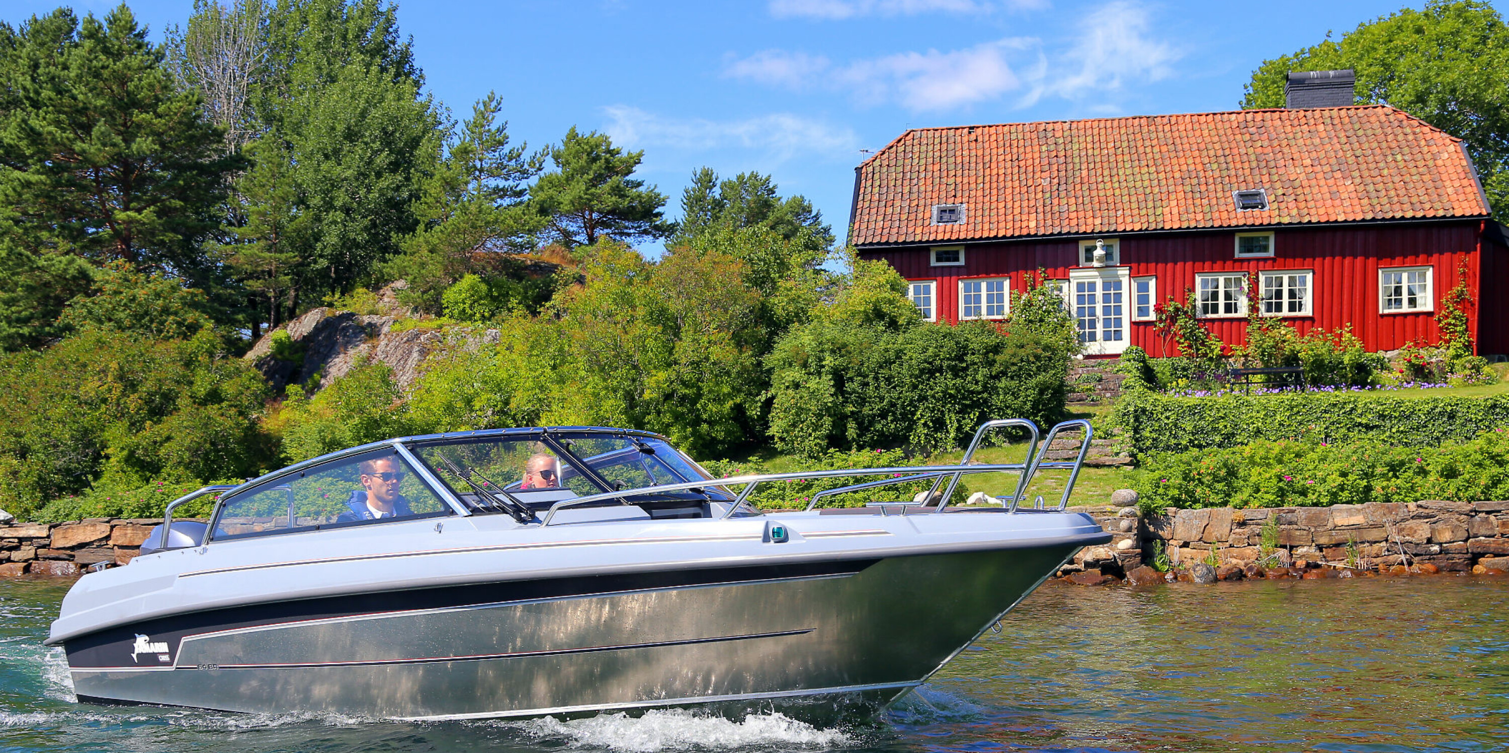 GODT BÅTVALG: Vi hjelper deg å finne riktig båttype til de gode dagene på sjøen. Her en Yamarin Cross 64 BR