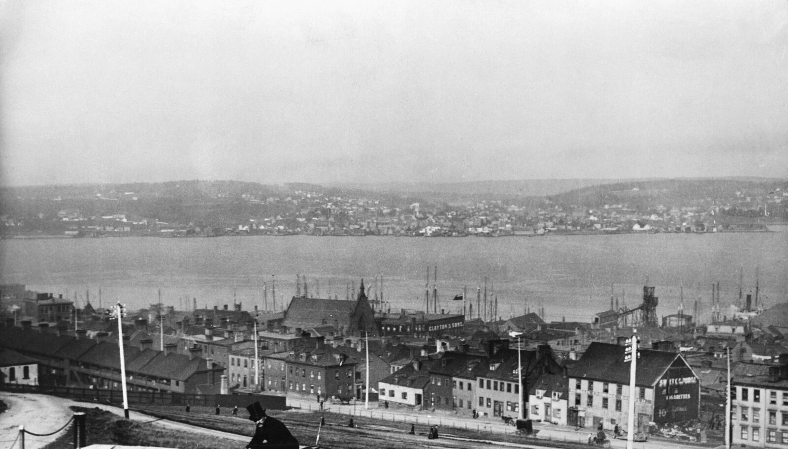 <b>FØR KATASTROFEN:</b> Halifax avbildet i 1917 - før eksplosjonen som la byen øde.