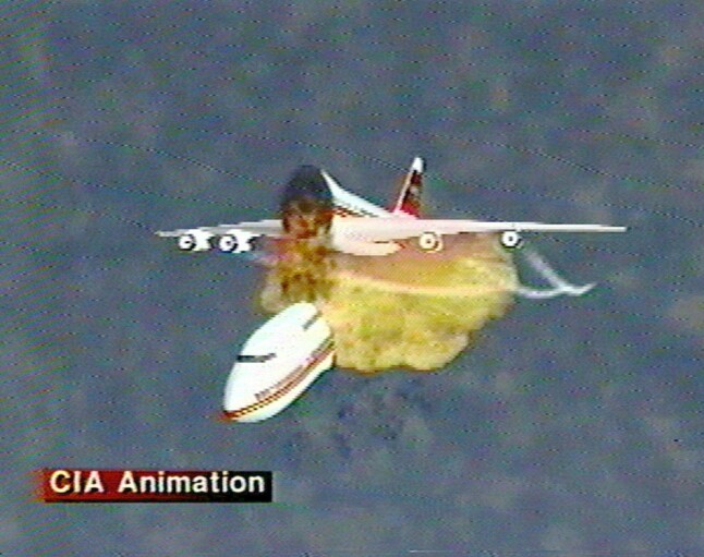 <b>EKSPLODERTE:</b> Denne animasjonen utarbeidet av CIA, viser hvordan TWA Flight 800 kan ha blitt brukket i to som følge av en eksplosjon i drivstofftanken. 
