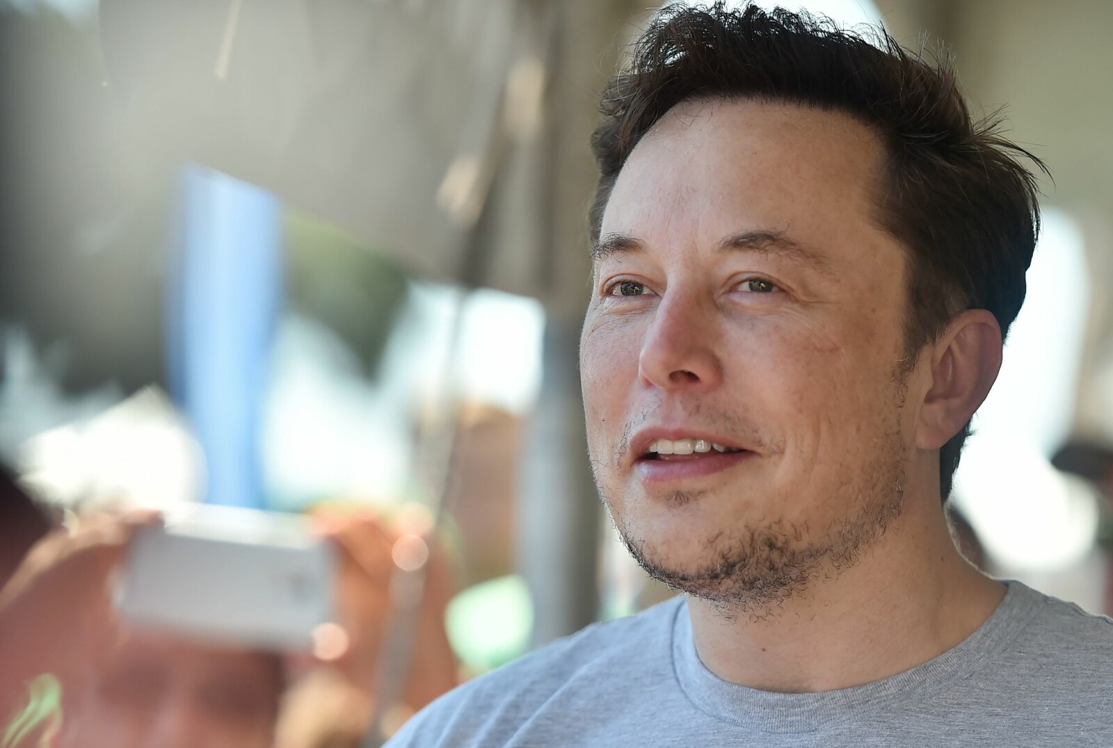 <b>VISJONÆR:</b> Elon Musk har revolusjonert både elbil­produksjon, gjen­bruk­bare rom­raketter, nett­betaling og Hyper­loop for lynrask person­transport.