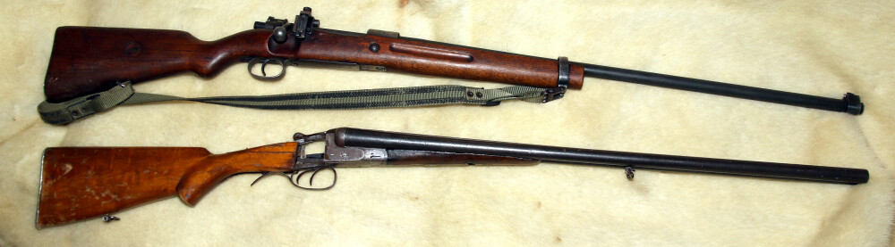 Magne hadde flere våpen, deriblant en ombygd Mauser (øverst) som han brukte på elgjakt etter krigen, og en JP Sauer &amp; Sohn-hagle som han hadde med til Grønland. (Foto: Aleksander L. Bergan)