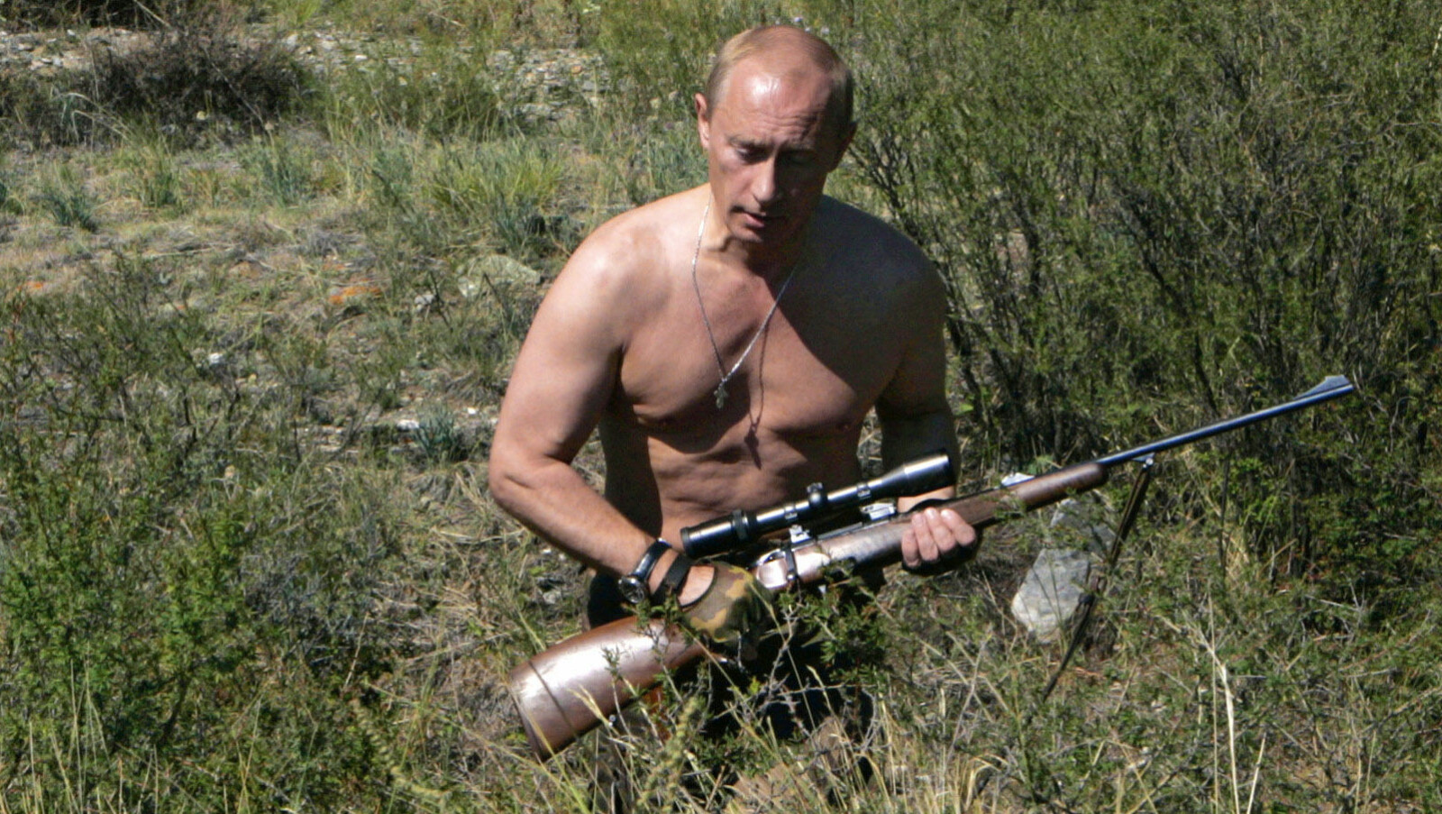 <b>PUTIN:</b> Russlands pre­si­dent, Vla­di­mir Putin, er kjent for å være glad i å gå på jakt og han skal være en ha­bil je­ger. 