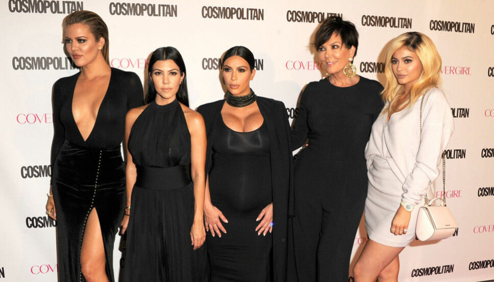 I VIRKELIGHETEN: Søskenflokken minus Kendall Jenner på Cosmopolitans 50-årsfeiring.