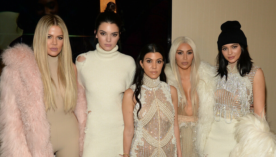MANGE FØLGERE: Khloe Kardashian (f.v.), Kendall Jenner, Kourtney Kardashian, Kim Kardashian og Kylie Jenner når ut til flere hundre millioner følgere gjennom sine sosiale medier. Søstrene har ved flere anledninger blitt fersket i å fikle med bildene sine.