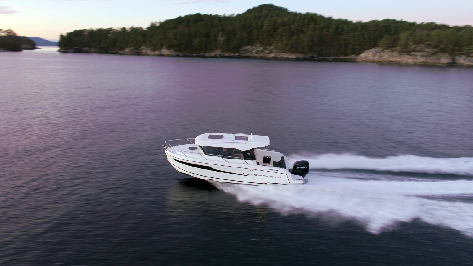 <b>STYREHYTTEBÅT:</b> Askeladden P70 skal kombinere det beste fra styrehyttebåtene med komforten til daycruserne.