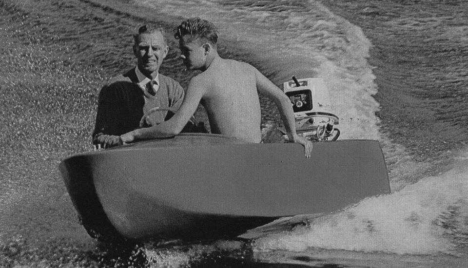 TIDLIGE DAGER: Slips var viktigere enn flytevest på 60-tallet. De første båtene hadde en innvendig stålramme som avstivning.