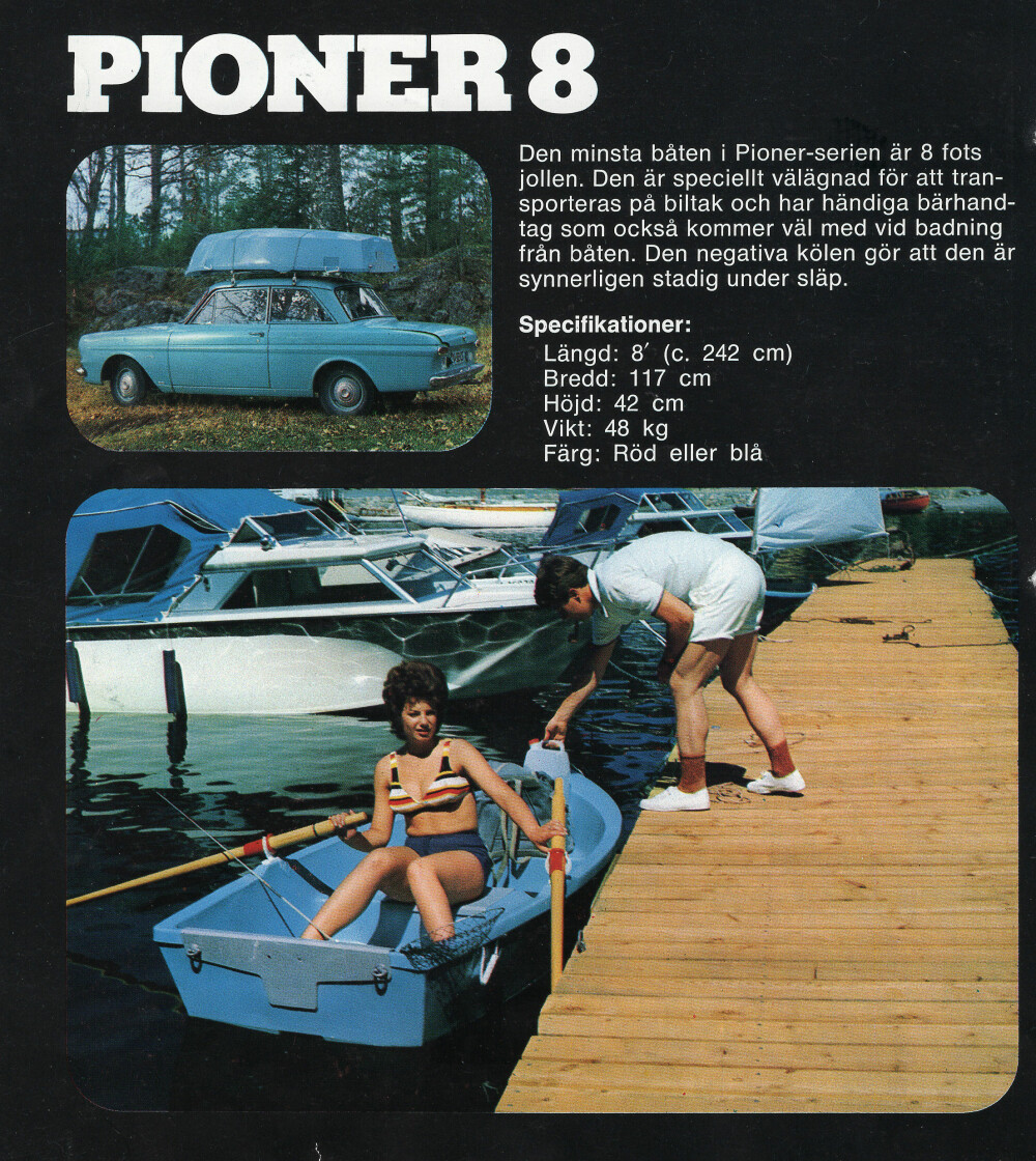 <b>PIONER 8:</b> Til en forandring en blå Pioner 8 fra en svensk brosjyre på tidlig 70-tall. Vi elsker at den matcher fargen på bilen, der den ligger på taket av en Taunus 12M.