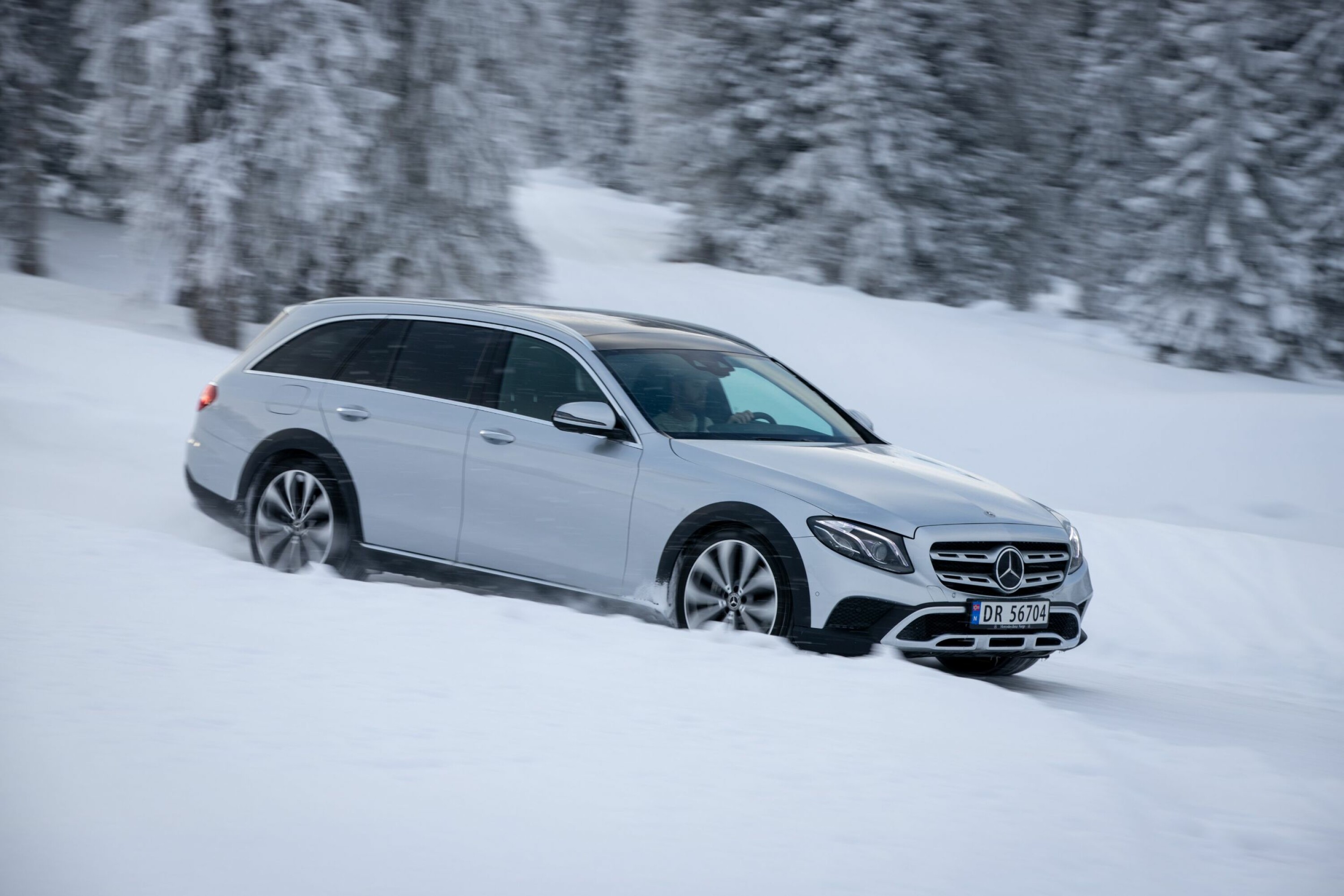 TRYGT VALG: Nordiske piggfri vinterdekk har som regel godt balanserte egenskaper. Har bilen gode vinteregenskaper duger de til det meste.