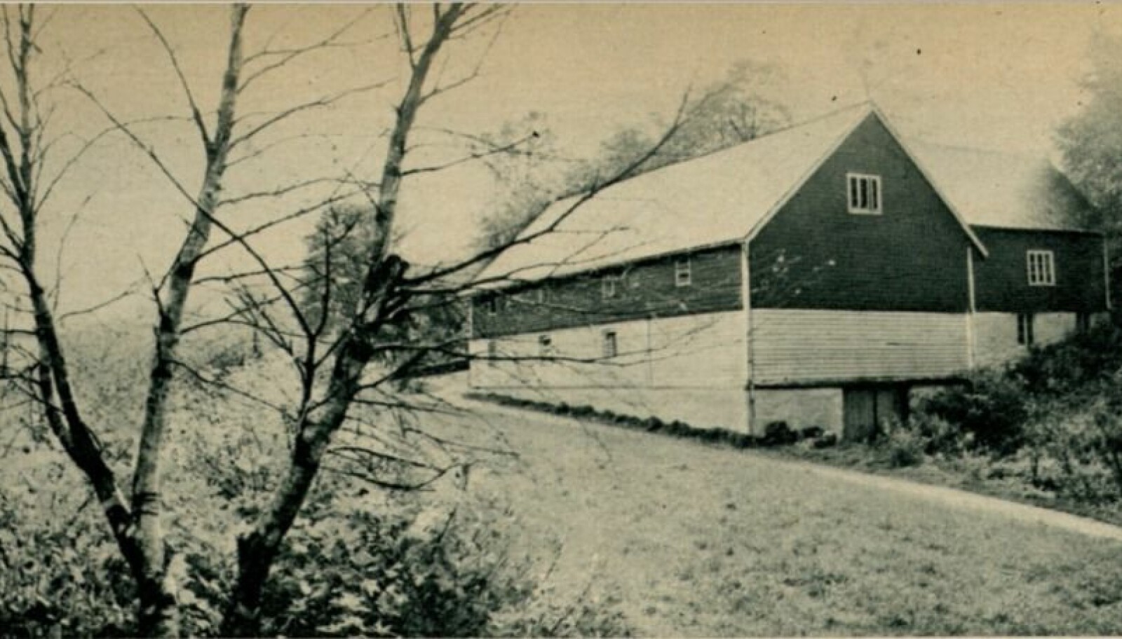 <b>PÅSTÅTT ÅSTED:</b> Hollekims gård, der Astrid Aardal var leieboer, og hvor drapet skal ha skjedd.