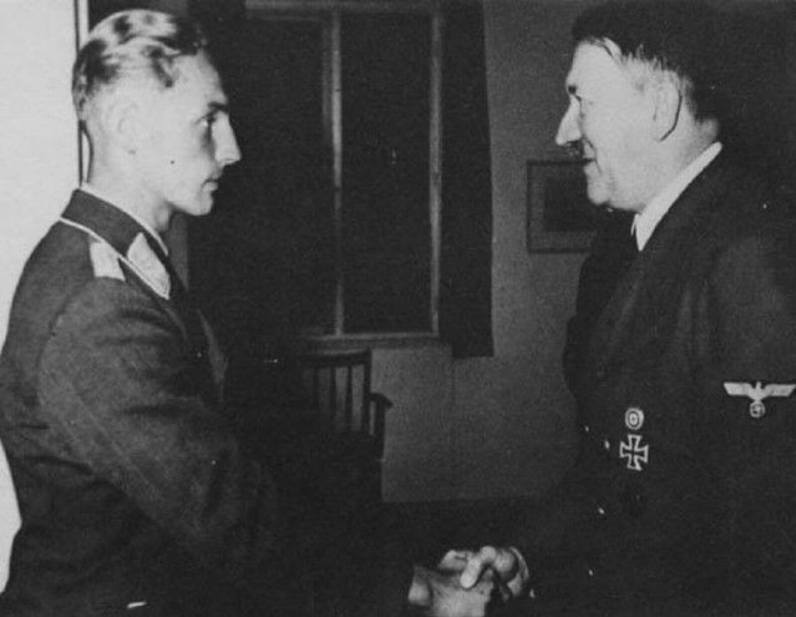 <b>«GUTTUNGEN»:</b> Det var kallenavnet Adolf Hitler satte på sitt flyveress som han gjentatte ganger tok imot for å dekorere. Erich Hartmann møtte både drivende full og bevæpnet i møte med Føreren.
