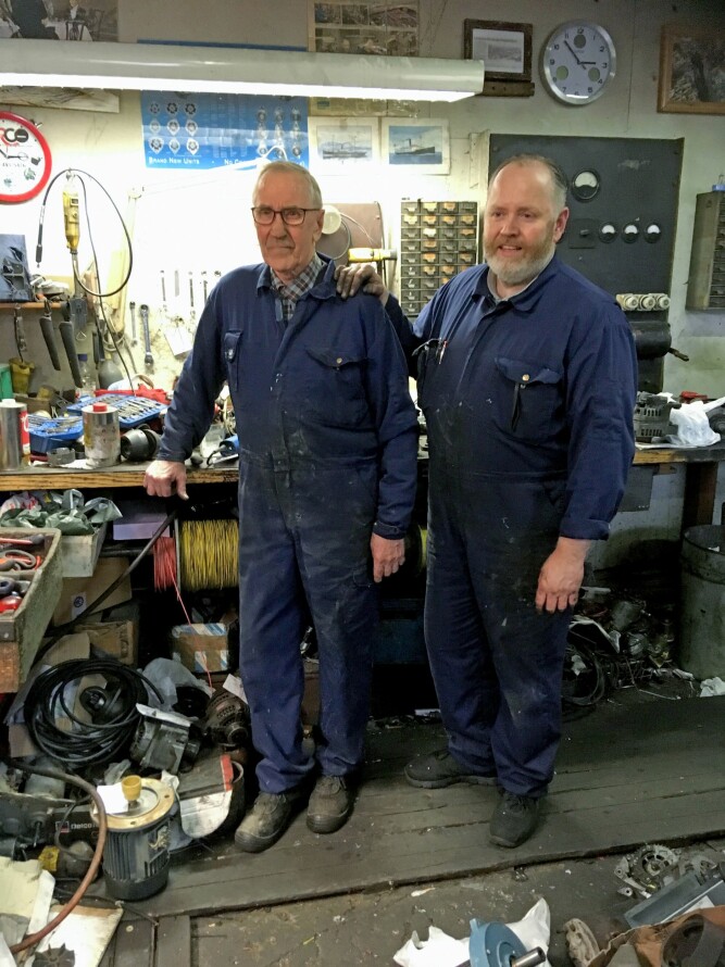<b>TOSPANN:</b> Far Arild og sønn Jens Holberg i Fredrikstad Vikleverksted har jobbet sammen i 18 år.