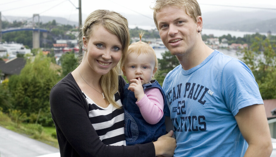 DA: Rebekka Fjellgaard Mæla og ektemannen Magnus og datteren Thea Emile, som var ett år gammel under innspillingene