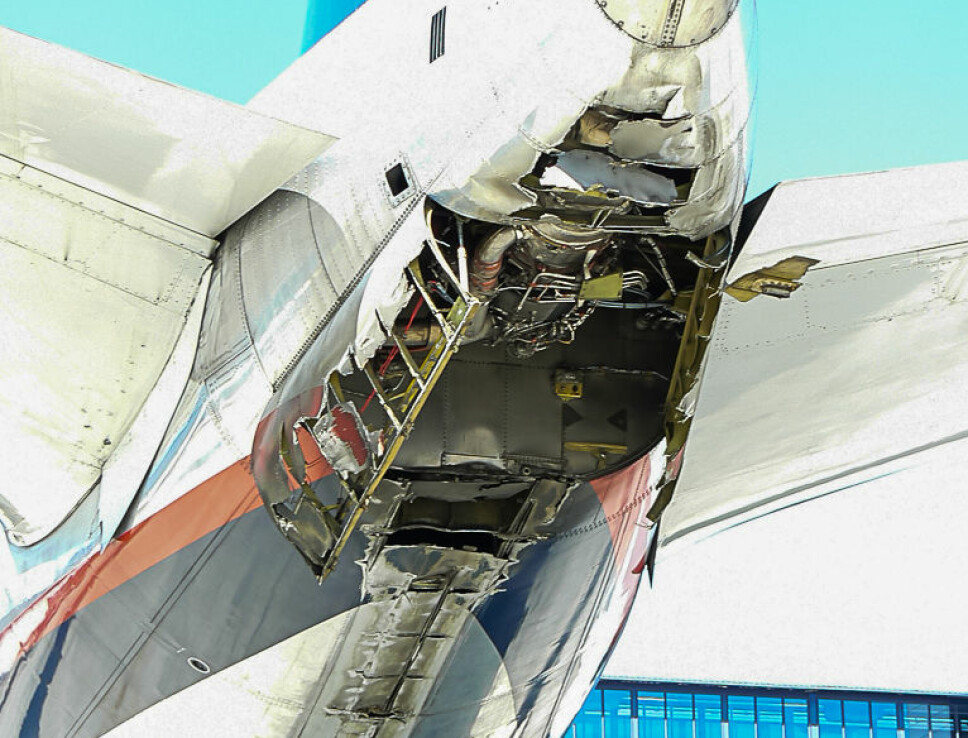 <b>DRAMA:</b> Det skadede hale­partiet til Aeroméxico-flyet. Sammen­støtet med bakken var kraftig nok til å rive av deksler og lage sprekker i skroget.