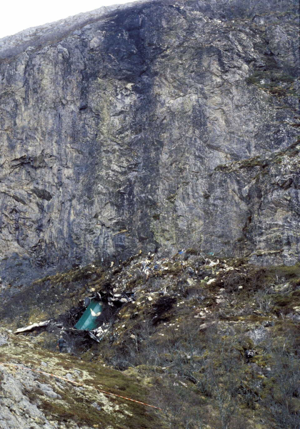 ULYKKESSTEDET: Med bare noen meter høyere eller til siden ville flyet gått klar av Torghatten.