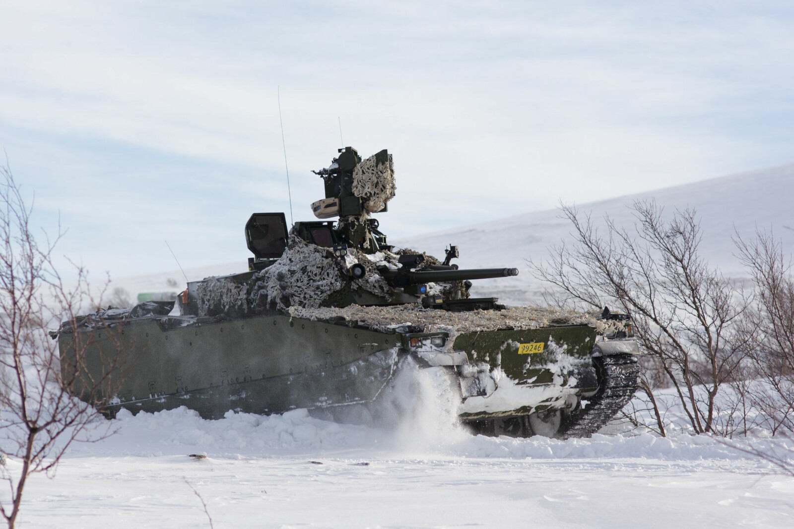 <b>VEIVISER: En CV 90 Stormpanservogn under vinterøvelsen Joint Viking 2017 i Finnmark. De lokalkjente HV-mannskapene har en viktig funksjon som veivisere for større avdelinger i vanskelig terreng</b>