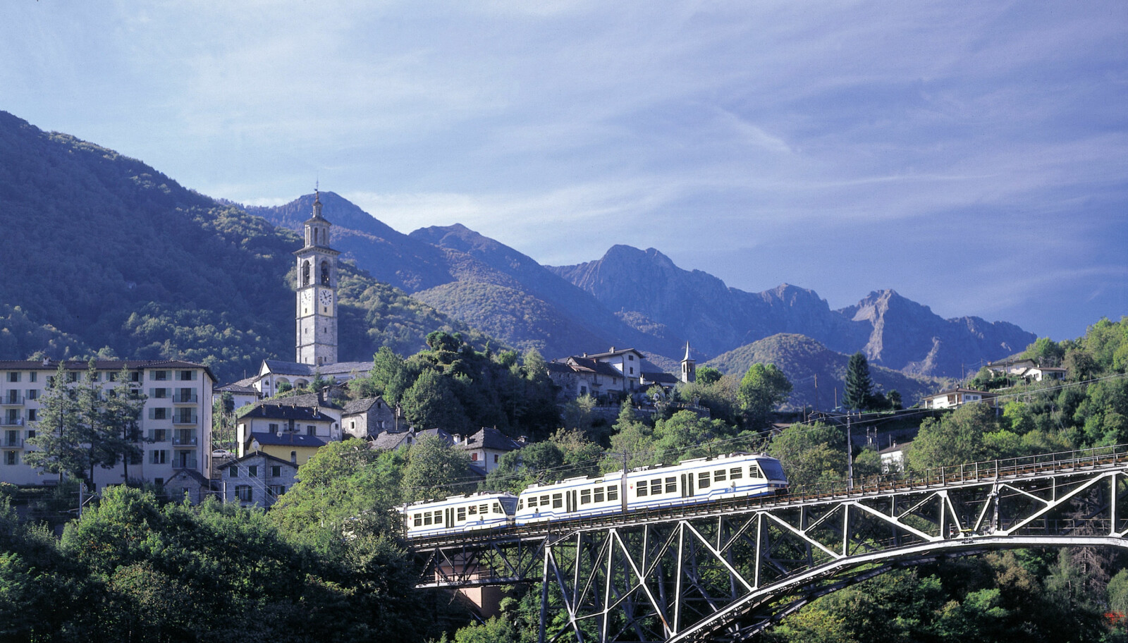 <b>CENTOVALLI EXPRESS:</b> Byr på en spektakulær togreise mellom Sveits og Italia.