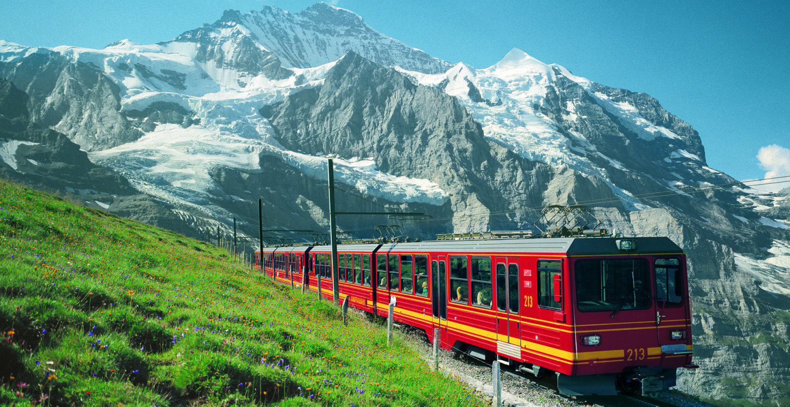EUROPAS HØYESTE: Jungfraubahn tar deg til Europas høyest beliggende togstasjon.