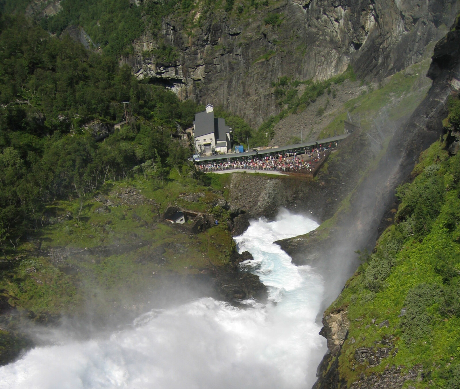 <b>FLÅMSBANEN:</b> Hvert år kommer tusenvis av turister til Norge for å kjøre Norges mest spektakulære togtur, Flåmsbanen.