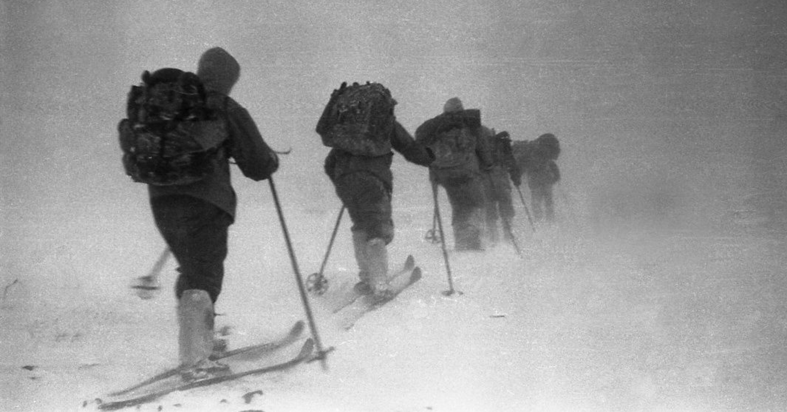 INN I DET UKJENTE: Det var ikke akkurat påskestemning på fjellet da ni russere dro på tur i 1959. Historien er påskekrim fra virkeligheten: Ingen av de ni overlevde, og ingen er helt sikre på hva som tok livet av dem. Men teoriene er mange.