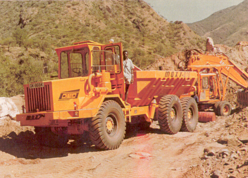 <b>AFRIKA:</b> De norske dumperne har gjort nytte i alle verdensdeler. Her er en D16 på anlegg i Kenya i 1977.