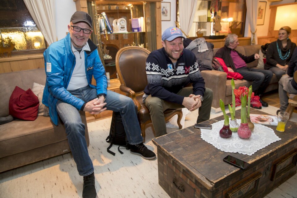 STØTTE: Pappa Bjørn Svindal har fulgt sønnen verden rundt gjennom hele karrieren. Her er de to sammen i Kitzbühel i 2018.