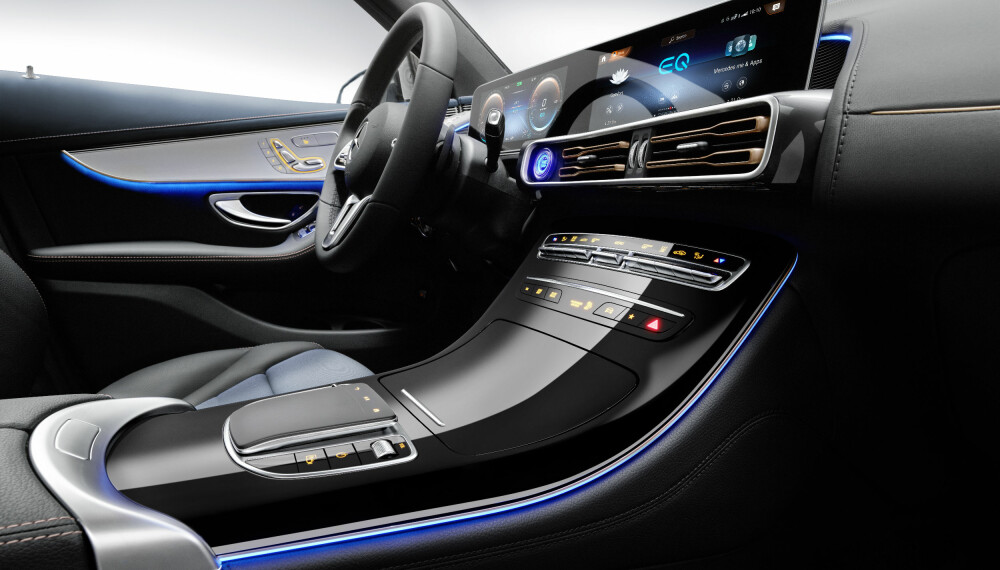ELEGANT: EQC holder seg tett på skjermløsning og betjening fra tilsvarende Mercedes-modeller.