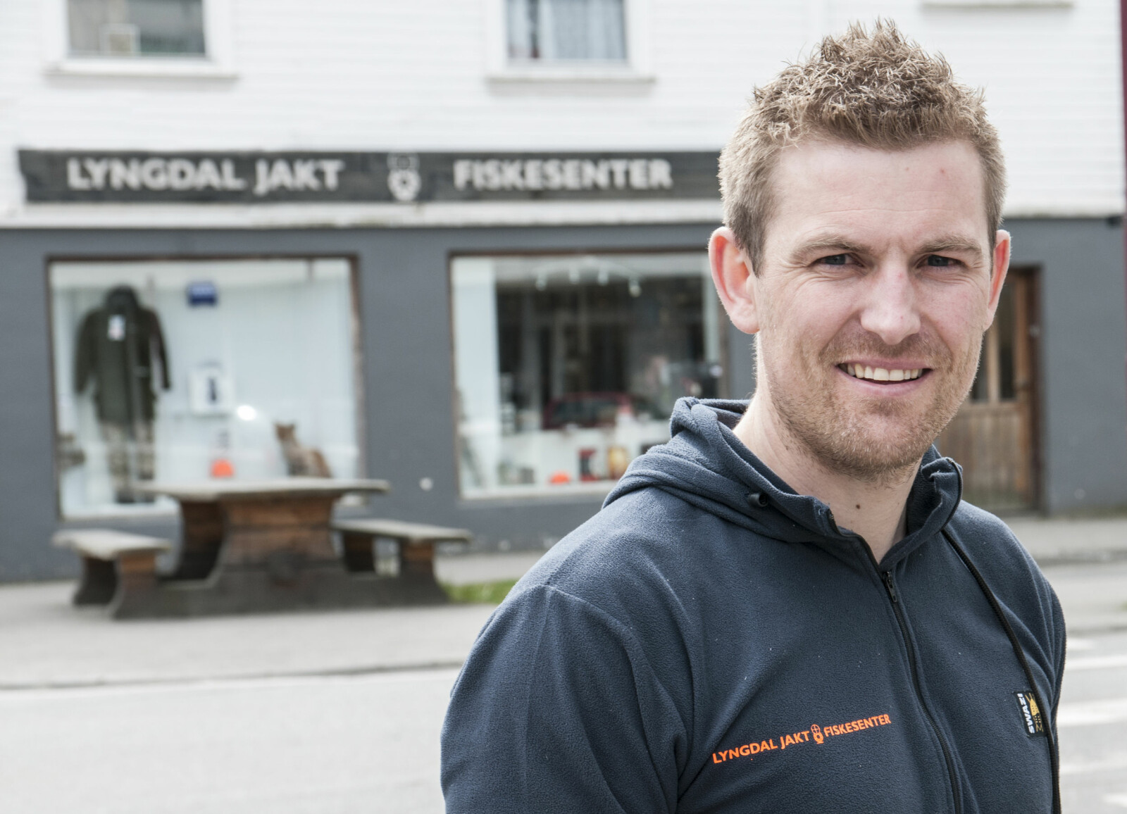 <strong>Handelsmann: </strong>Espen Haugeland eier og driver en spesialbutikk innen fiske, jakt og friluftsliv.