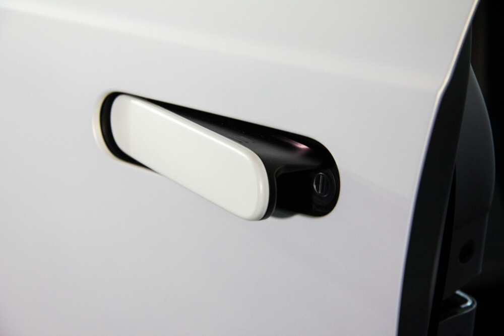 <b>POPP UT:</b> Dørhåndtaket på fordørene popper ut når du låser opp Honda e.