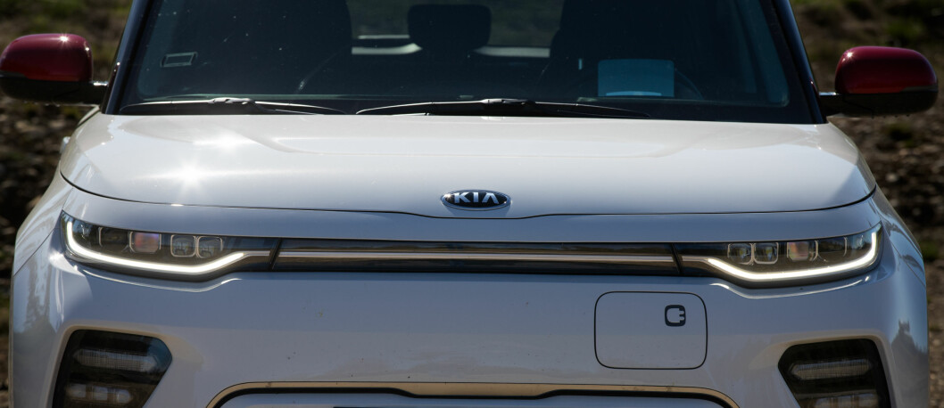ANNERLEDES: Smal lysslisse i front gjør Kia e-Soul lett gjenkjennelig ute på veien.