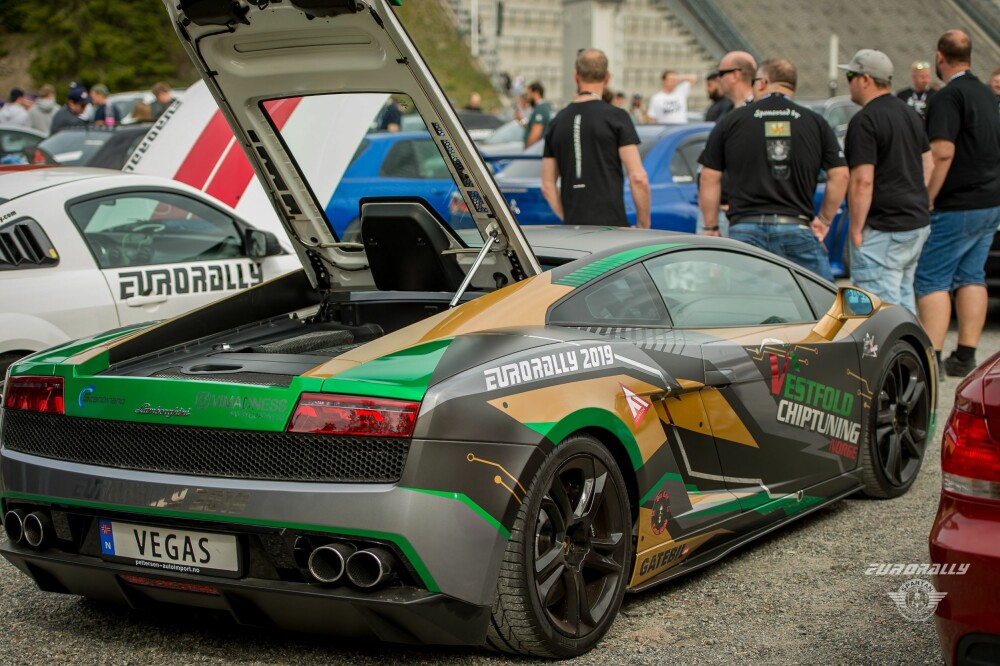 <b>LAMBO:</b> Lamborghini Gallardo med Vegas-skilt i årets Eurorally.