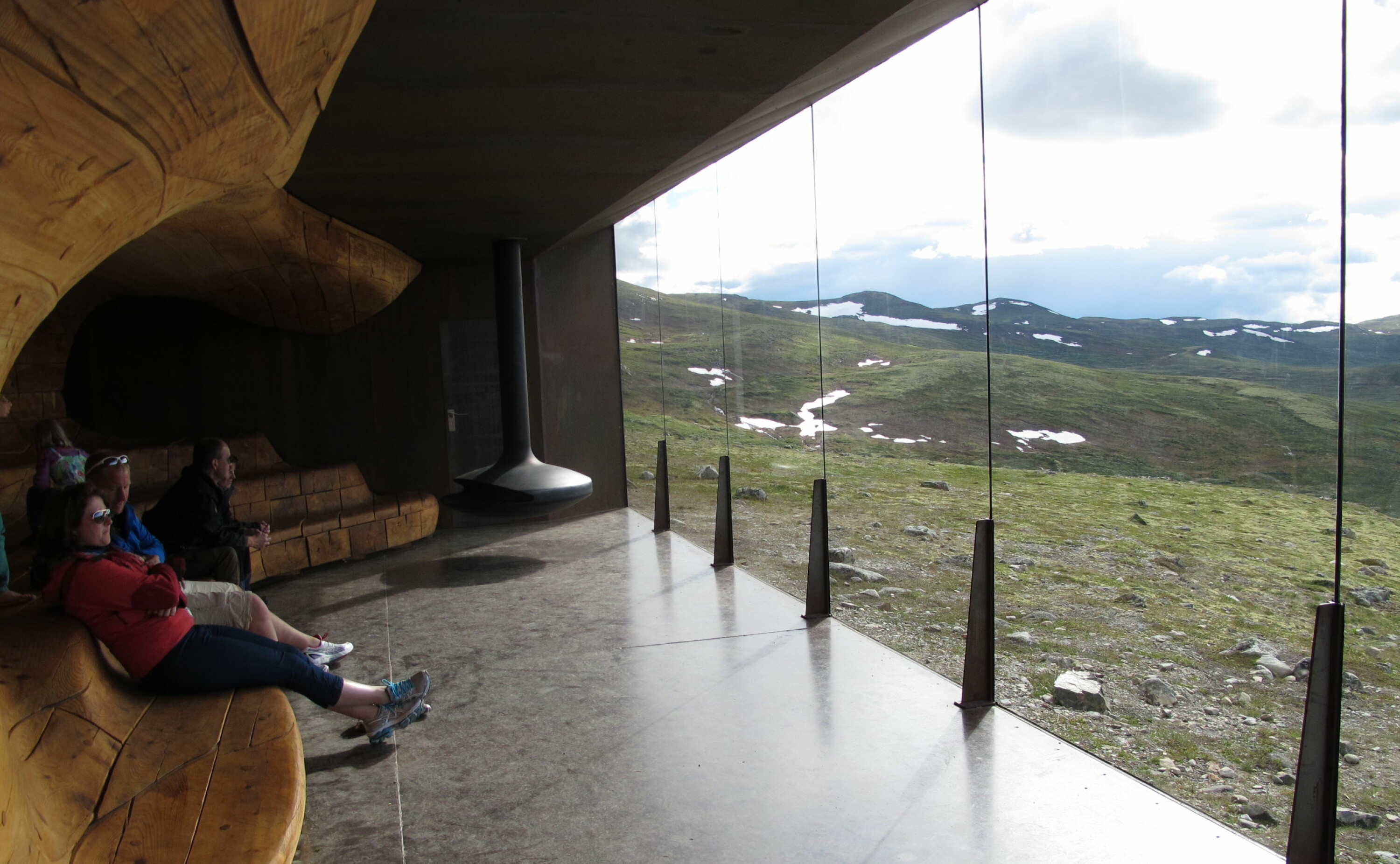 UTSIKTEN: Du kan se Snøhetta og store deler av Dovre fra Viewpoint Snøhetta som ligger bare en kvarters fottur fra E6 over Dovre.