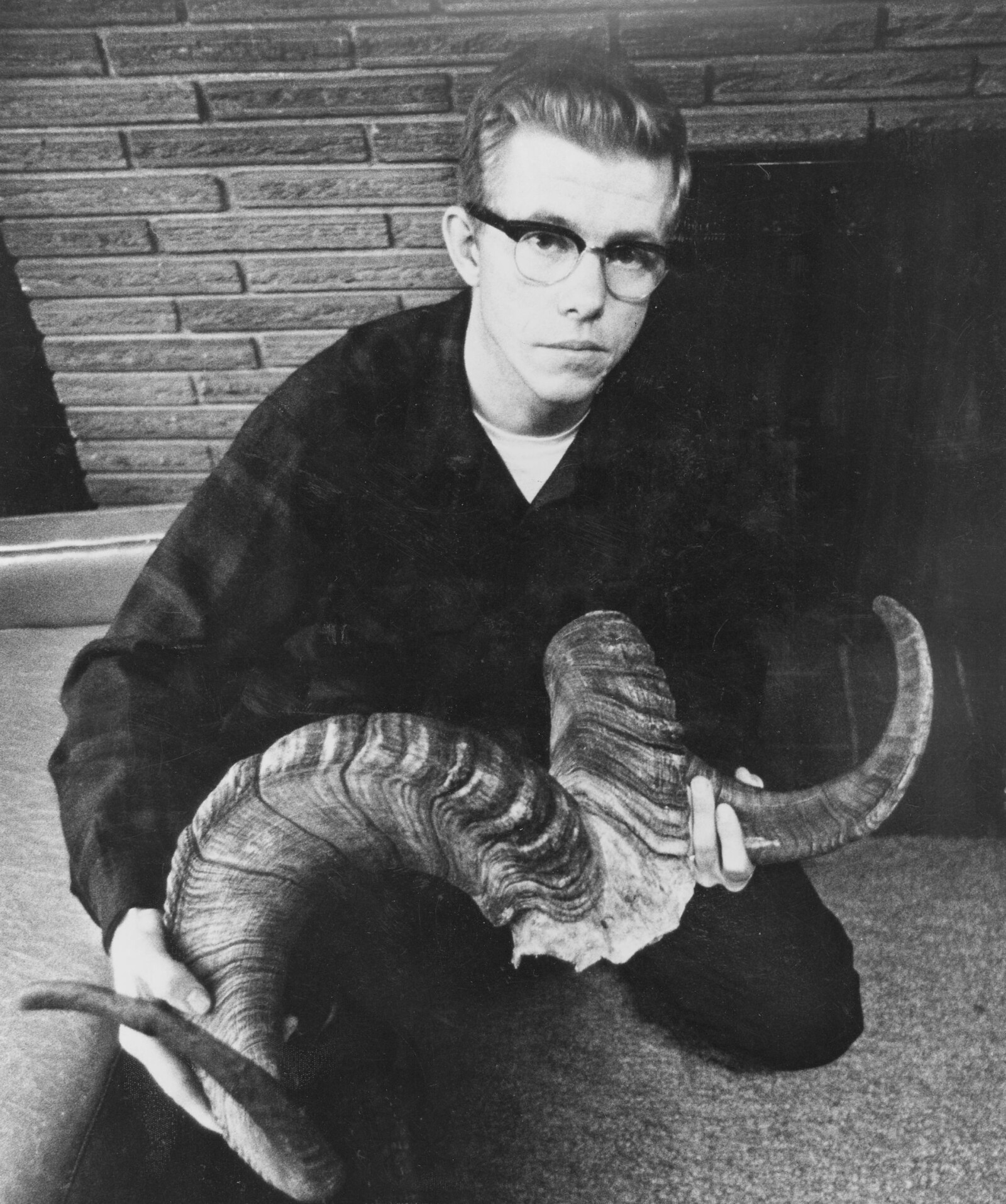 <b>IVRIG JEGER:</b> Robert Hansen var en ivrig og dyktig jeger. På 1970-tallet jaktet og drepte han kvinner like gjerne som Alaskasau. På bildet poserer han med hornene fra en tynnhornsau, også kjent som Alaskasau.