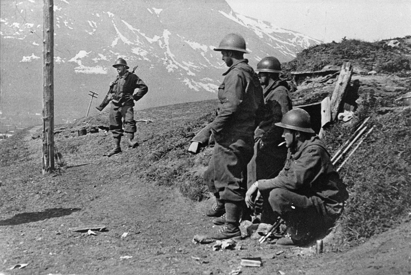 <b>TOK OPP KAMPEN:</b> Allierte styrker, blant dem polske, franske og engelske, kom til Narvik for å stoppe Hitler i 1940. Særlig polakkene utmerket seg, anført av brigadesjef Zygmunt Bohusz-Szyszko (innfelt).