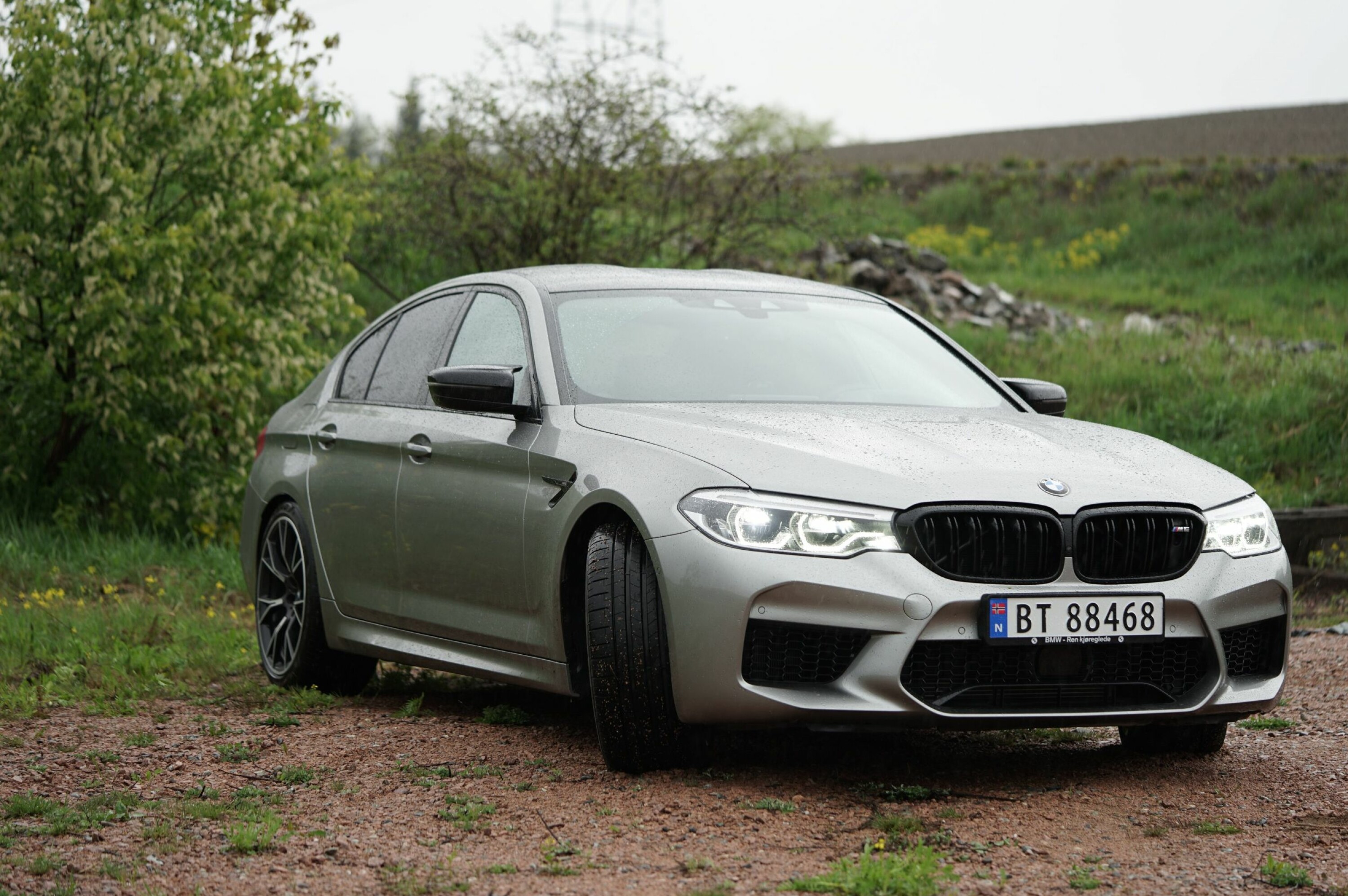 NYRER FOR KJENNERE: På grillen skal storfolk kjennes.