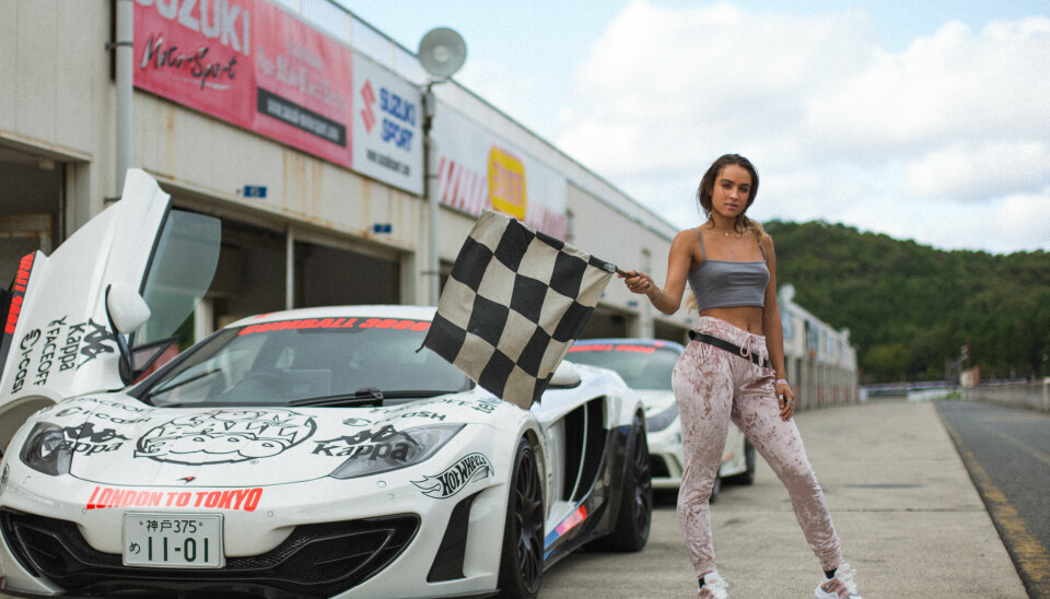 BIL OG BABE: Fortsatt to sider av samme sak i slike arrangement.