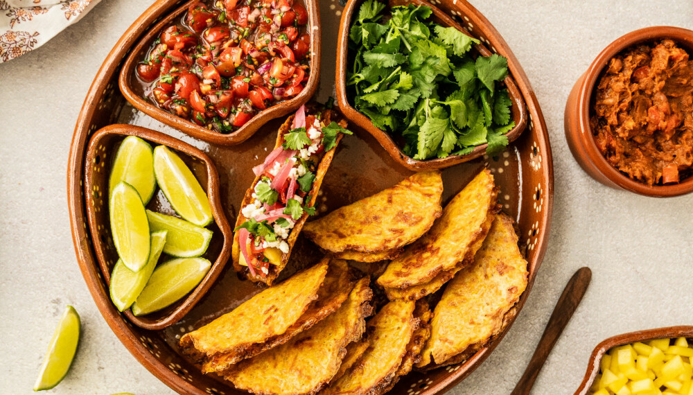 EN NY VÅR: Ikke la gulrøttene gå til spille. Den fargesterke rotgrønnsaken egner seg til mye mer enn bare middag. Hva med med å lage deilige, hjemmelagde tacoskjell av restene? EN NY VÅR: Ikke la gulrøttene gå til spille. Den fargesterke rotgrønnsaken egner seg til mye mer enn bare middag. Hva med med å lage deilige, hjemmelagde tacoskjell av restene?