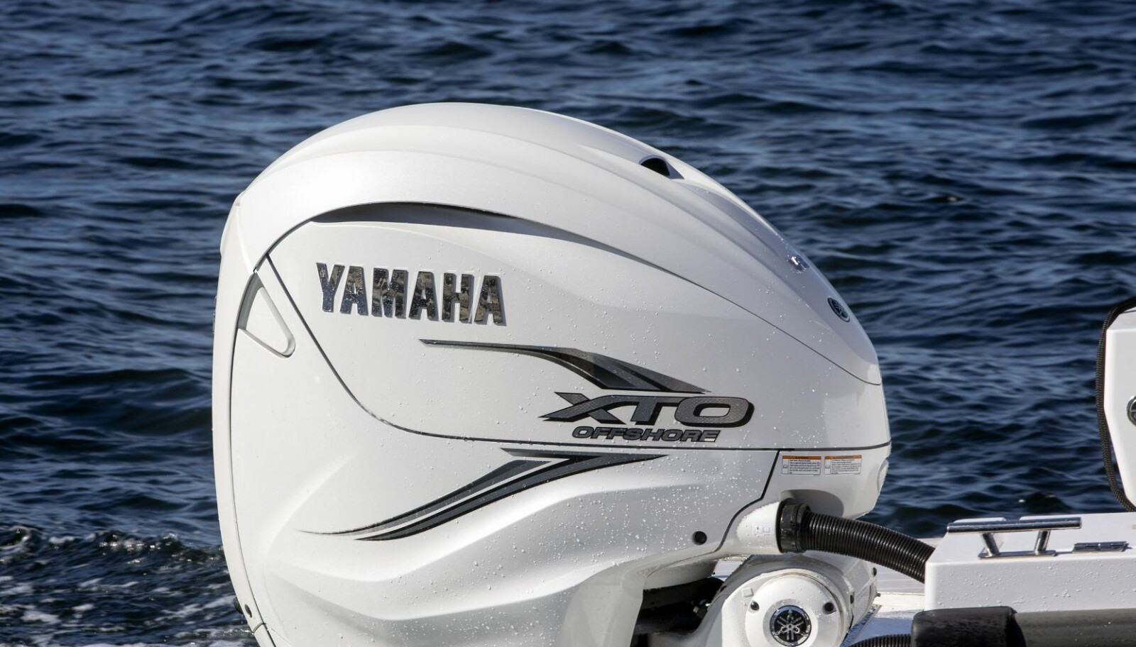 BAMSE BRAKAR: Den nye V8-motoren fra Yamaha er langt tyngre og kraftigere enn forgjengeren.