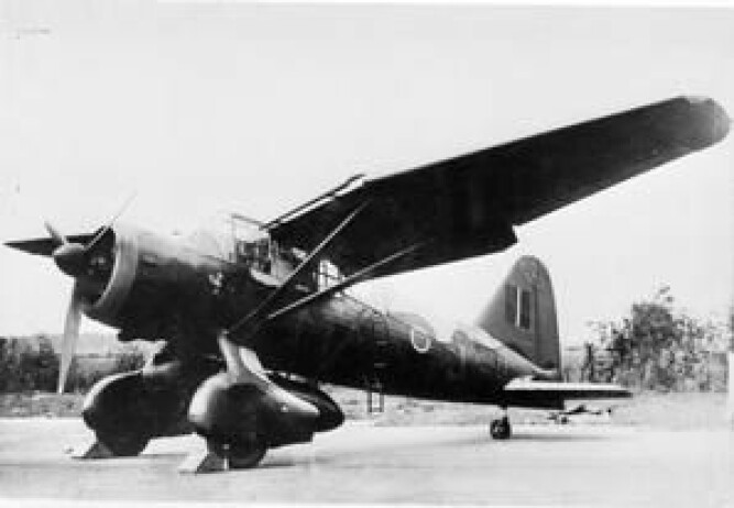 <b>161. SKVADRON: </b>En av maskinene fra samme skvadron som Hysing-Dahl tilhørte, parkert på Tempsford flyplass. Flyet tilhørte skvadronleder Hugh Verity, og gjennomførte 20 dropp-og-hent-oppdrag i Frankrike i 1943.