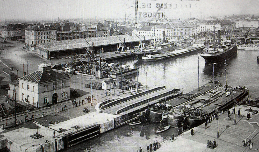 <b>NEDGANGSTIDER:</b> Antwerpen var en travel havn, men i 20-åra førte nedgangstider til at norske sjøfolk hadde store problemer med å få hyre, og ble gående og drive i gatene.