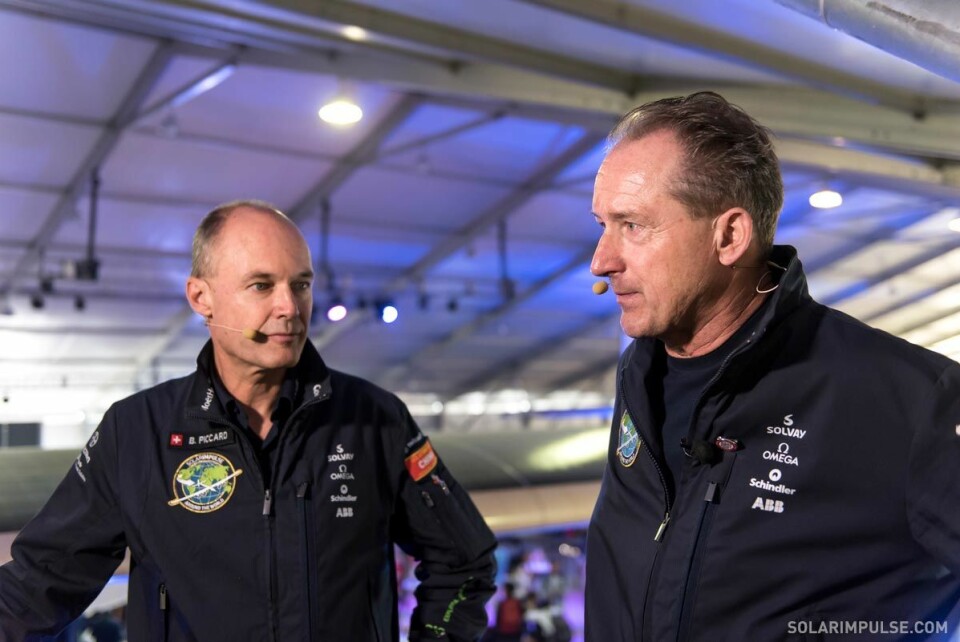 PILOTER: Bertrand Piccard og André Borschberg bytter på å fly Solar Impulse jorden rundt.