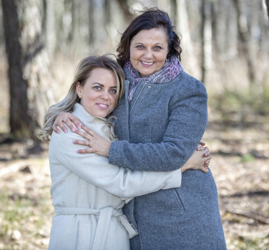 <b>MAMMA VIKTIGST:</b> Cecilie er en av dem som er blitt hardest rammet av den ettersøkte svindleren Simon Leviev. Mamma Toril har hele tiden stått i stormen rundt datteren, og løfter henne når hun faller. <b>MAMMA VIKTIGST:</b> Cecilie er en av dem som er blitt hardest rammet av den ettersøkte svindleren Simon Leviev. Mamma Toril har hele tiden stått i stormen rundt datteren, og løfter henne når hun faller.