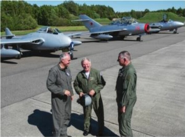 <b>Erfarne menn:</b> Rolf Meum, Per G. Strømmen og Kenneth Aarkvisla har til sammen 130 års flygererfaring. Sammen med bakkemannskapene utgjør de Flyvåpenets historiske skvadron.