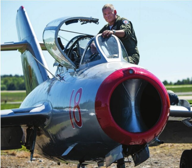 <b>SPESIFIKASJONER:</b> MiG-15 UTI<br>Produksjonsår: 1952<br>Topphastighet: Mach 0,865 (1059 km/t)<br>Maks startvekt: 6105 kg<br>Største operasjonshøyde: 15 500 meter